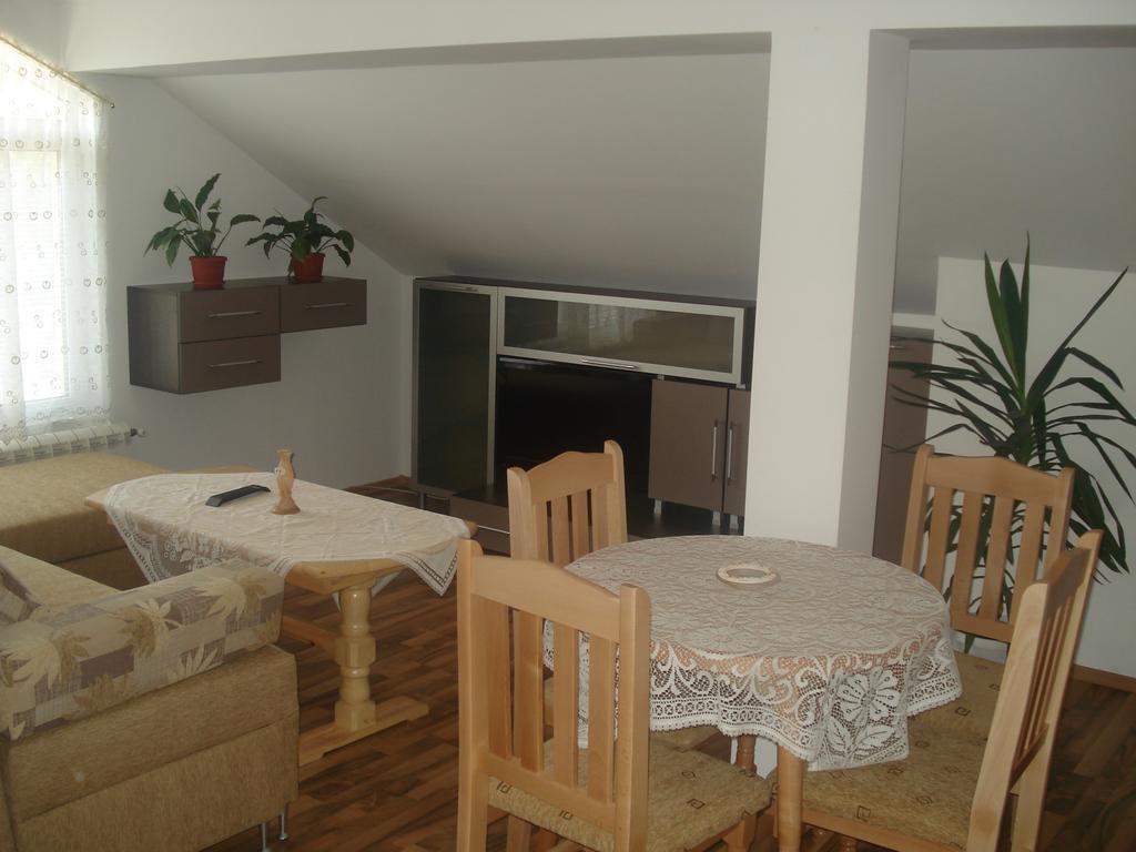 Kisiovi Apartment Dewin Exterior foto