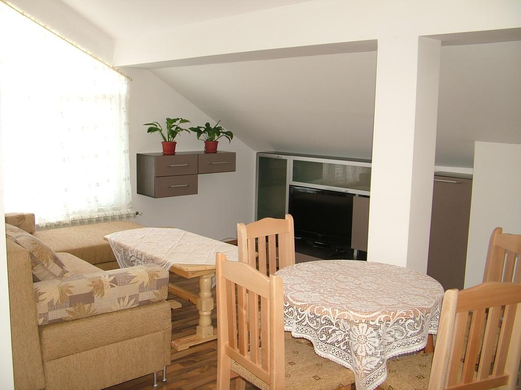 Kisiovi Apartment Dewin Exterior foto